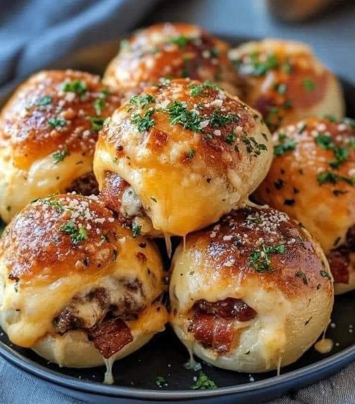 Garlic Parmesan Bacon Cheeseburger Bombs 466861761_538562379064536_5963559682571019332_n