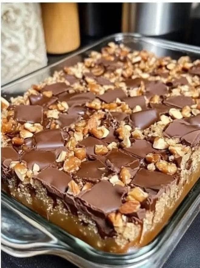 The Ultimate Caramel Pecan Chocolate Bars: A Decadent Delight! 🍫🥜 482324727_2072615149925001_3474938192254038131_n