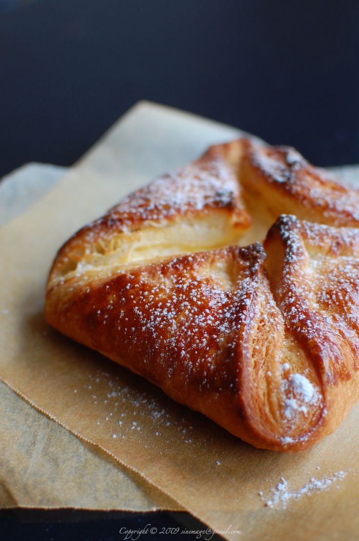 Túrós Batyu – Hungarian Sweet Cheese Pastry with Puff Pastry (Blundel Tészta) 🇭🇺🥐 52d2e220d2e5135f55753b546dbb9f01
